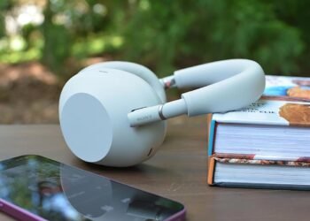 Get a free $30 Amazon reward card once you purchase the Sony WH-1000XM6 headphones