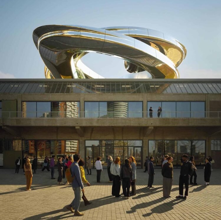 A museum on the transfer: new establishment captures human tales of migration