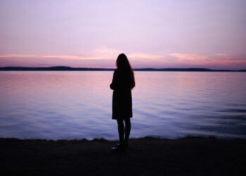 4 Efficient Methods to Begin Letting Go in Life