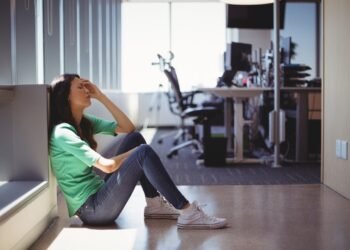 Crucial Challenges to Psychological Well being within the Office 2025