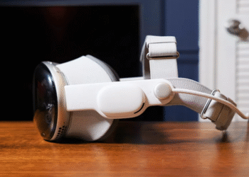 Apple’s subsequent Imaginative and prescient Professional will reportedly have an M4 chip and a greater head strap