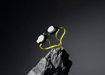 Kind makes its good swimming goggles harder with Gorilla Glass lenses