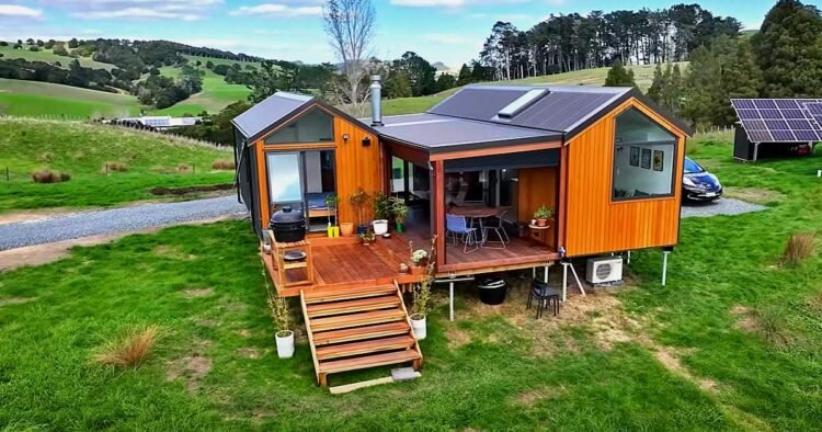 Cooks Stop Jobs to Construct a Dream Tiny Home in New Zealand