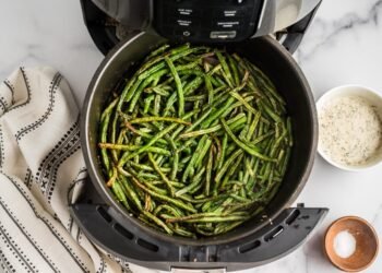 Crispy Air Fryer Frozen Inexperienced Beans – 15 Minutes