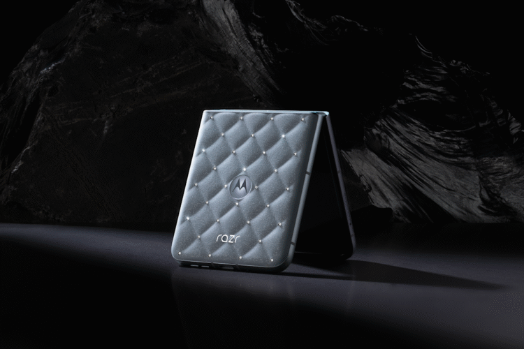 Motorola and Swarovski group up for an excellent fancy Razr