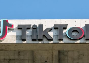 TikTok customers will quickly be capable to ship voice notes, photographs and movies in chats
