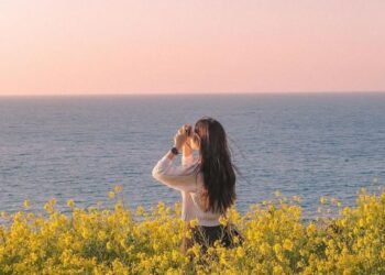 Quiet Luxurious vs. Loud Validation: The New Battle of Standing Symbols On-line