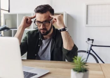 Easy methods to Cease Being a Individuals Pleaser: 7 Highly effective Habits