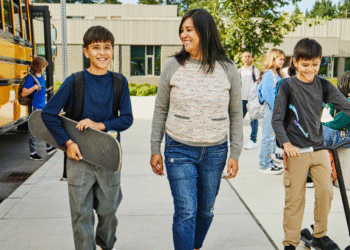 10 Parenting Tricks to Assist Youngsters Thrive Throughout the Faculty 12 months with Peace and Function