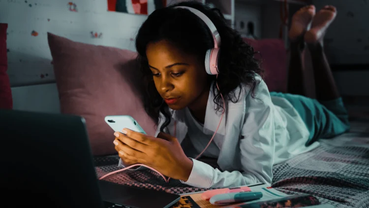 Find out how to Cease Doomscrolling & Create More healthy Bookends for Your Day