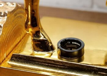 YouTuber stories battery swelling prompted Galaxy Ring to get caught on his finger