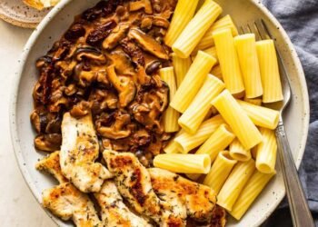 Creamy Hen Mushroom Pasta Recipe