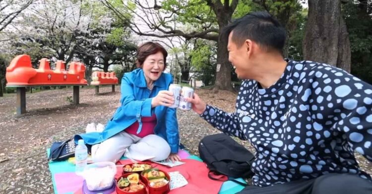 Why Individuals Are Selecting to Hire a Grandmother In Japan