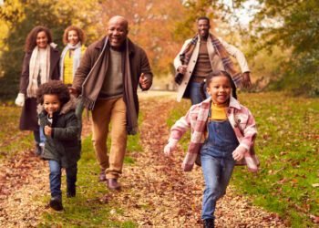 10 Out of doors Fall Actions for Grandparents and Grandkids to Get pleasure from Collectively