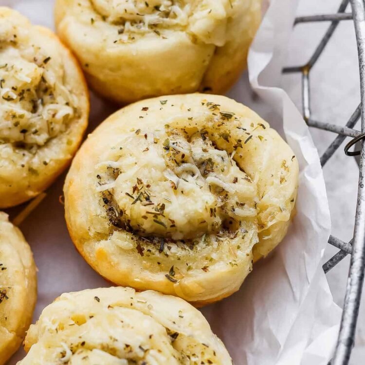 Garlic Parmesan Dinner Rolls (Excessive-Protein!)