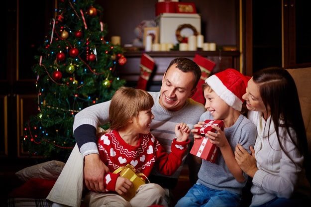 101 Christmas Quotes for Household: Heartwarming and Inspirational Sayings