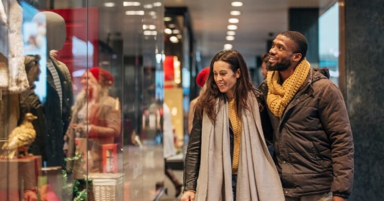 10 Concepts for Date Night time This Vacation Season