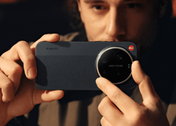 Xiaomi’s 17 Extremely Leica Version smartphone comes with a handbook zoom ring