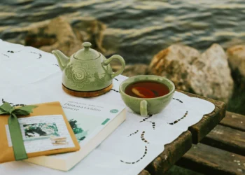 Minimalist Presents & Breaking Custom on Reward Giving Tradition