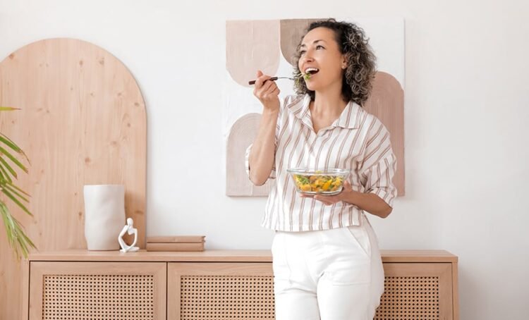 6 Finest Meals to Eat Throughout Menopause (And Not Eat)