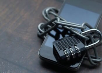 Disconnect to Reconnect: The right way to Digitally Detox