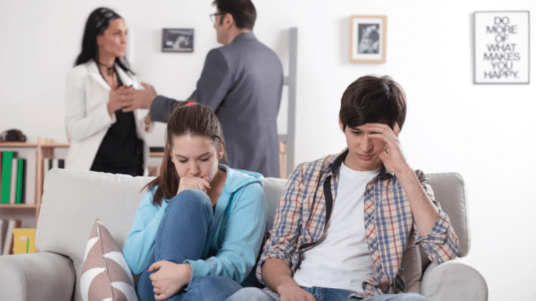 Easy methods to Set Wholesome Boundaries with Household (Even When It is Laborious) |