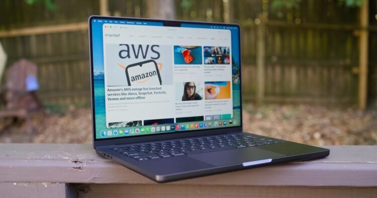 Apple’s touchscreen MacBook will reportedly have a dynamic interface