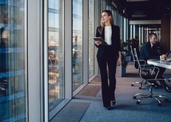 What Can a Fractional CMO Do for a Mid-Sized Enterprise?