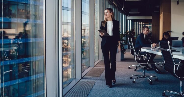 What Can a Fractional CMO Do for a Mid-Sized Enterprise?