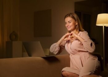 How To Defend Your Psychological Well being Whereas Courting On-line (And Why The Platform You Select Issues Extra Than You Suppose)