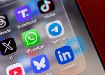 WhatsApp provides a greater, native interface for CarPlay