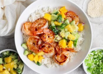 Scorching Honey Shrimp Bowls (Straightforward Dinner Thought!)