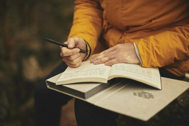 5 Considerate Journal Prompts to Assist You Uncover Who You Are