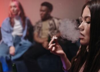 Utilizing hashish and tobacco collectively could sharply enhance the chance of psychosis