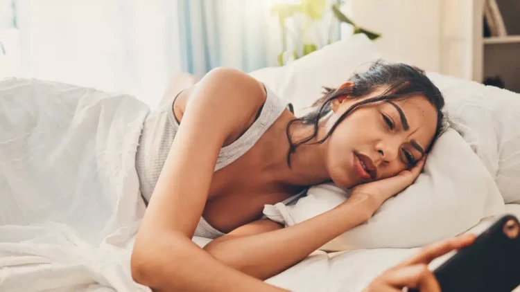 8 Issues to Do As a substitute of Scrolling When You Really feel Lonely |