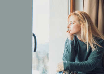 10 Hidden Indicators of “Quiet Loneliness” (Even When You are Surrounded by Individuals) |