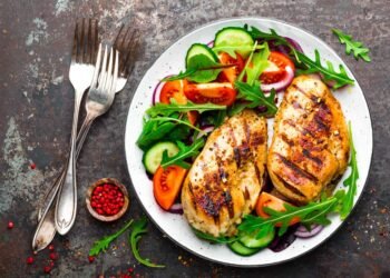 A Dietitian’s Proof-Based mostly Evaluate of Intuitive Consuming