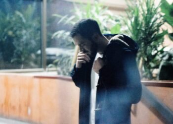 10 Delicate Micromovements That Reveal Nervousness’s Early Indicators in Adults