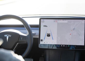 Tesla In Autopilot Crashed Into Texas Dwelling, Killing One
