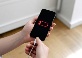 Is Your Cellphone Charger Losing Electrical energy When It is Not Charging?