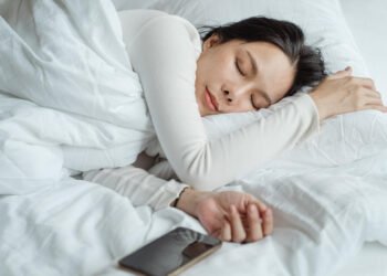 10 Methods to Assist You Fall Again Asleep After Waking Up within the Night time