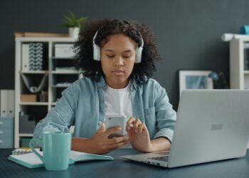 Social connection is the important thing for participating younger folks with digital psychological well being interventions