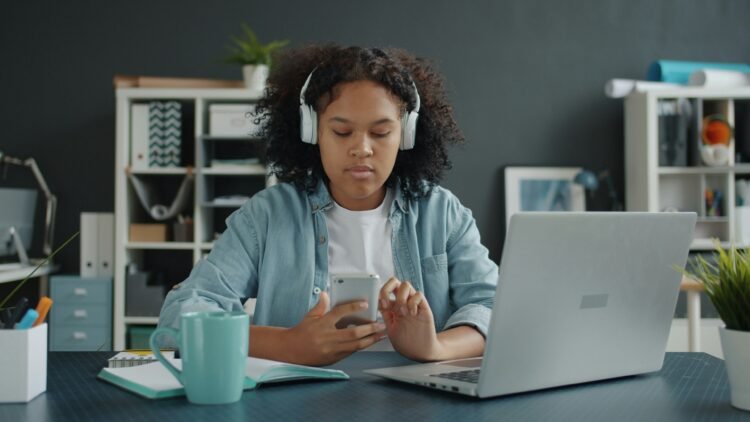 Social connection is the important thing for participating younger folks with digital psychological well being interventions