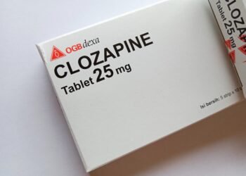 Might clozapine scale back psychiatric admissions past schizophrenia?