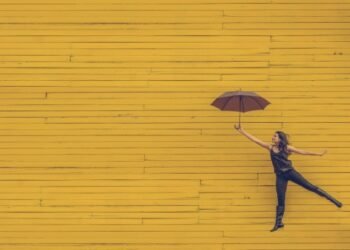 4 Efficient Methods to Follow Letting Go Earlier than Life Will get Any More durable