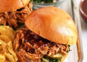 Pulled Hen Crock Pot (Straightforward BBQ Hen Recipe)