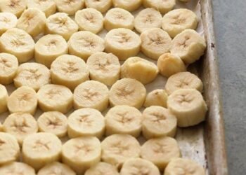 The best way to Freeze Bananas (for Smoothies and Baking!)