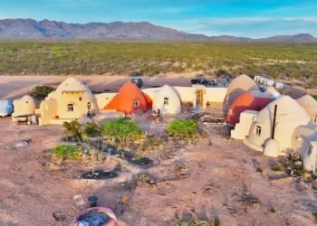 DIY earth dome home constructed from grime into a house