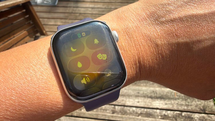 How Does The Apple Watch Water Lock Characteristic Truly Work?