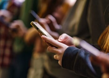 France Will Ban Social Media For Youngsters Beneath 15